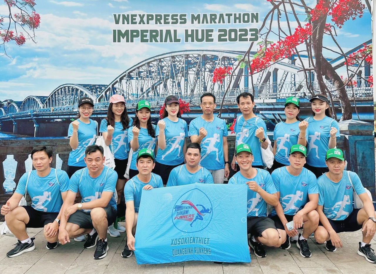 Đoàn vận động viên Công ty tham gia Giải chạy VnExpress Marathon Imperial Huế 2023