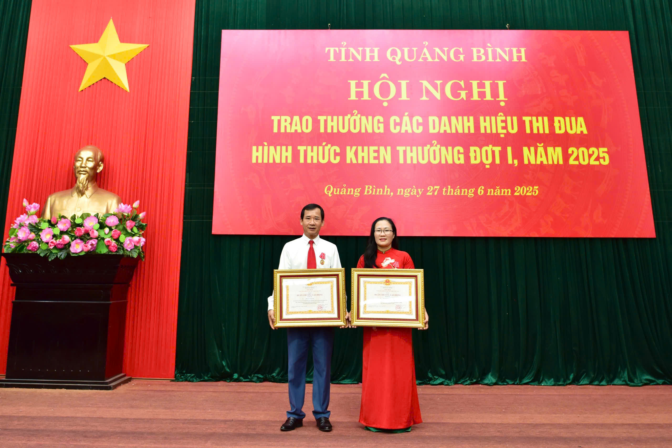 CÁC CÁ NHÂN ĐƯỢC TRAO TẶNG HUÂN CHƯƠNG LAO ĐỘNG HẠNG BA